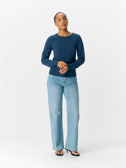 model_shot-front_full