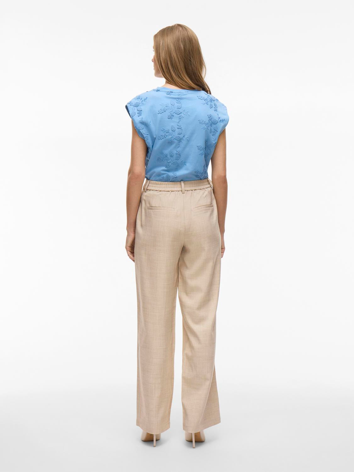 model_shot-back