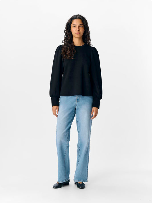 model_shot-front_full