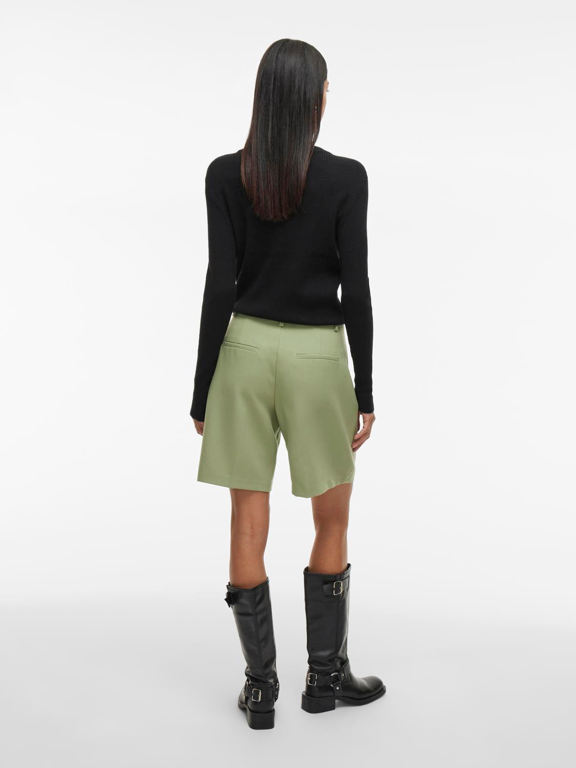 model_shot-back