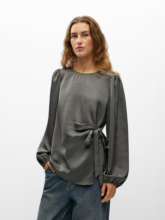 model_shot-front