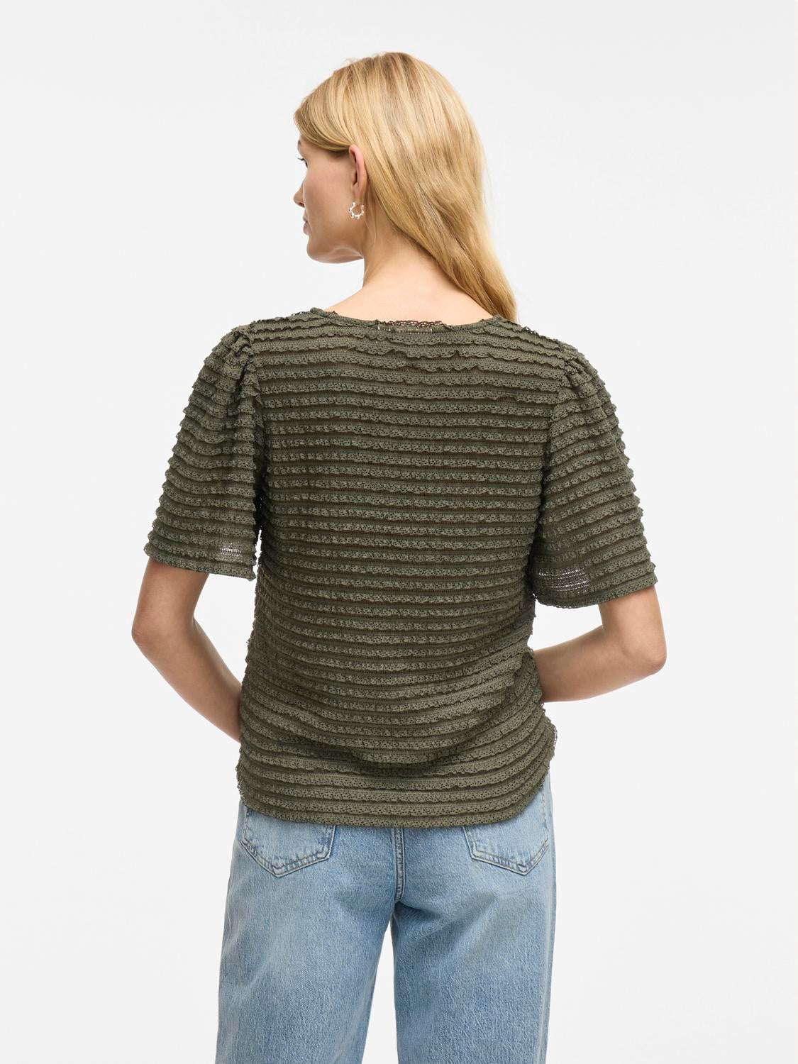 model_shot-back