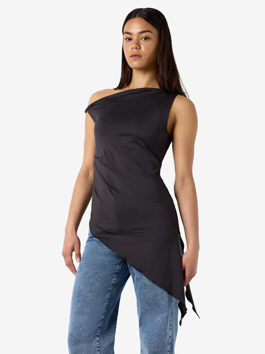 model_shot-front