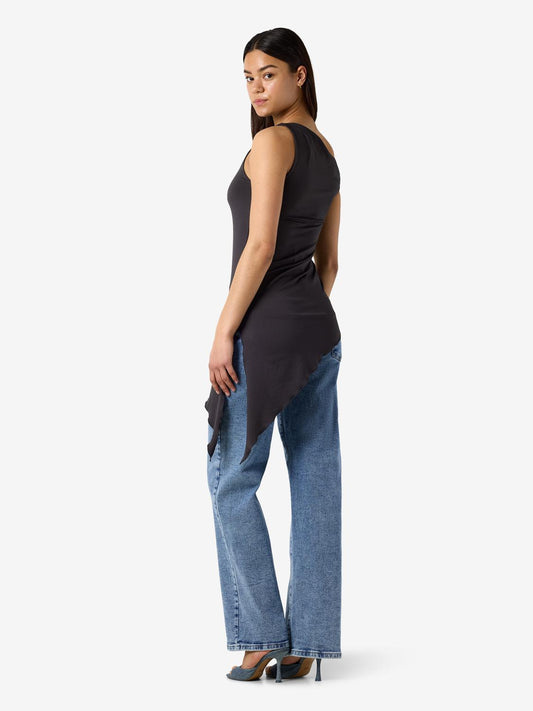 model_shot-front_full