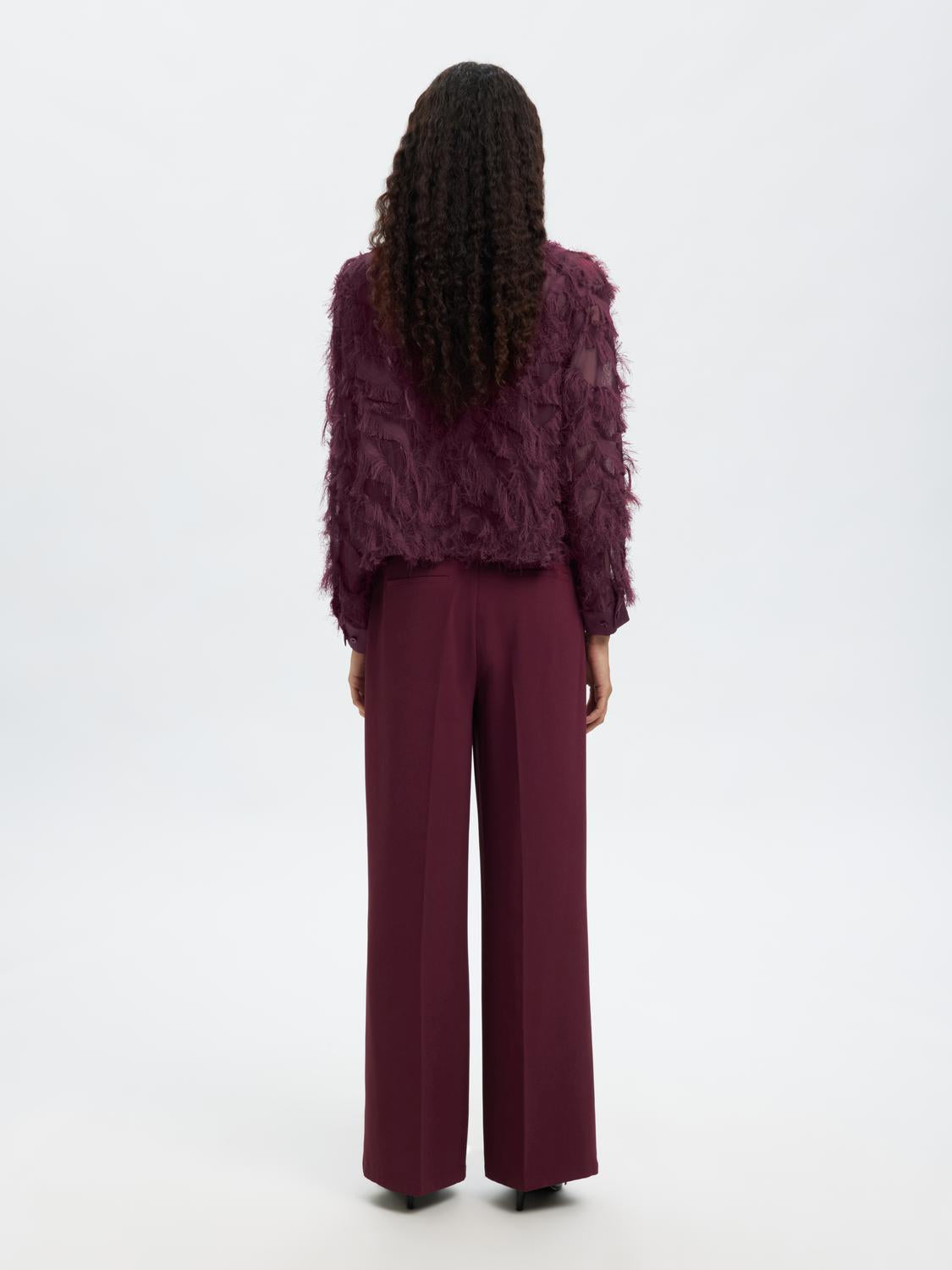 model_shot-back