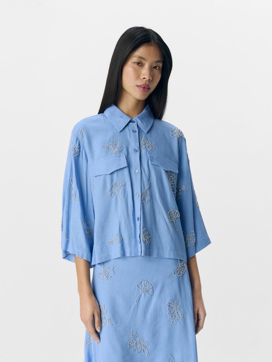 model_shot-front