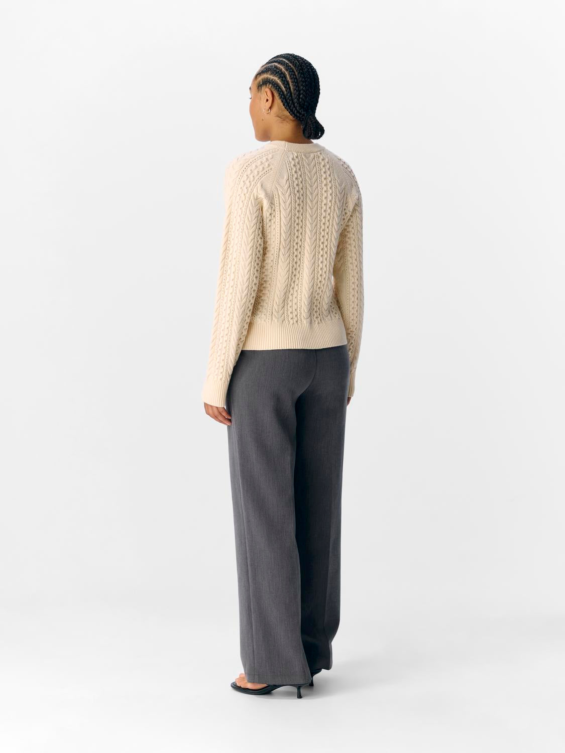 model_shot-back