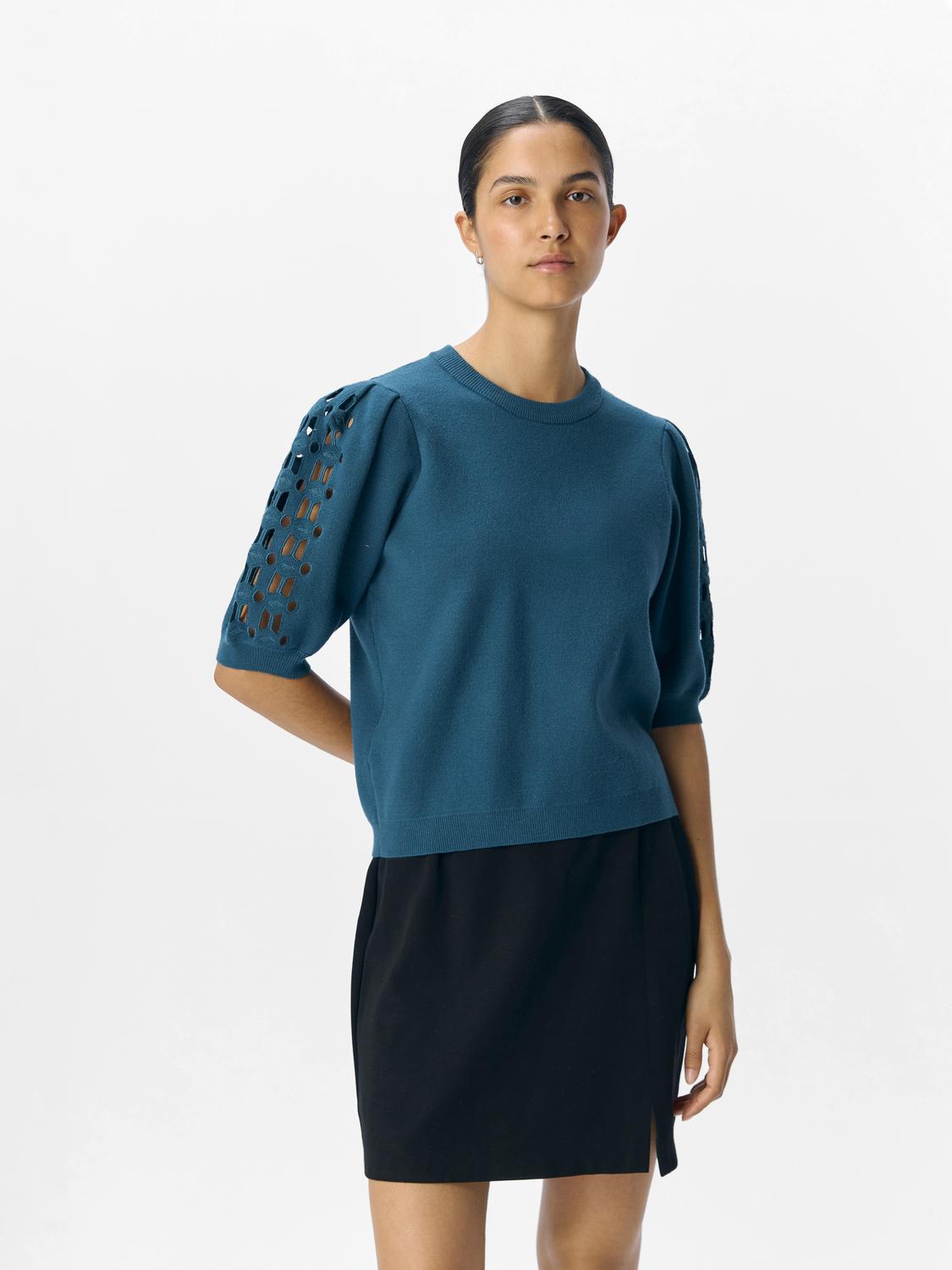 model_shot-front