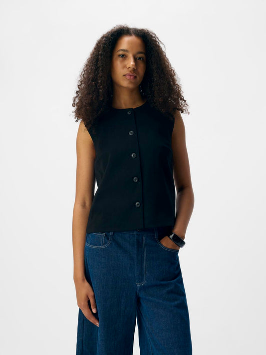 model_shot-front