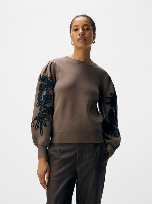 model_shot-front