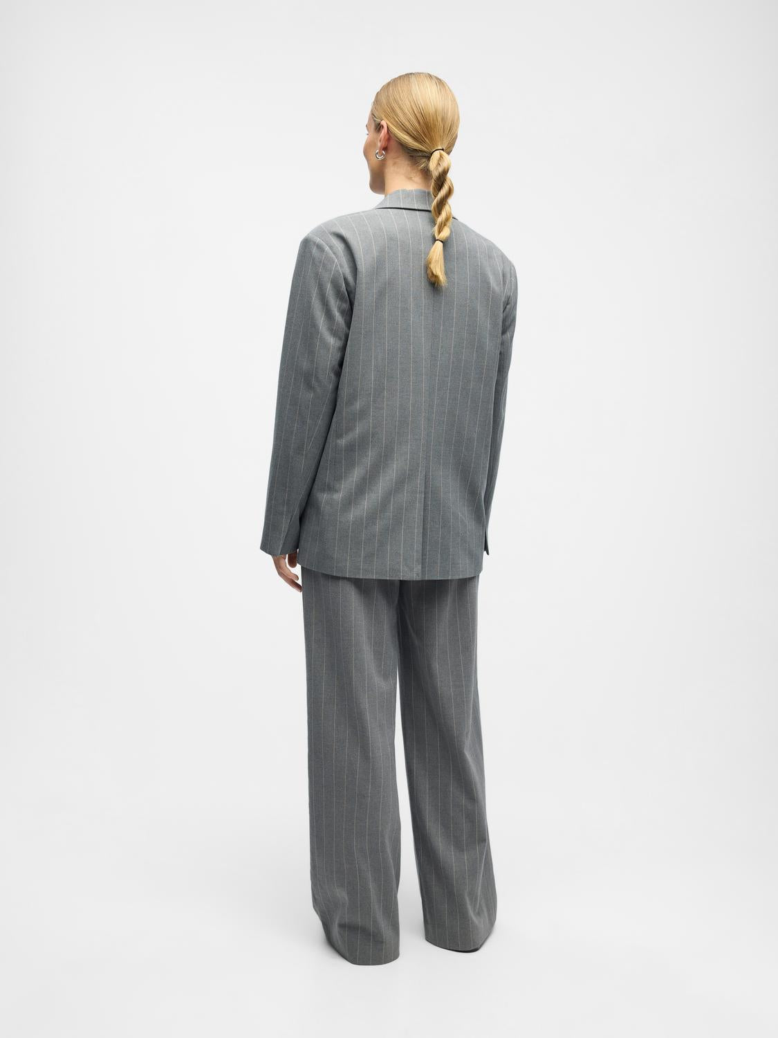 model_shot-back