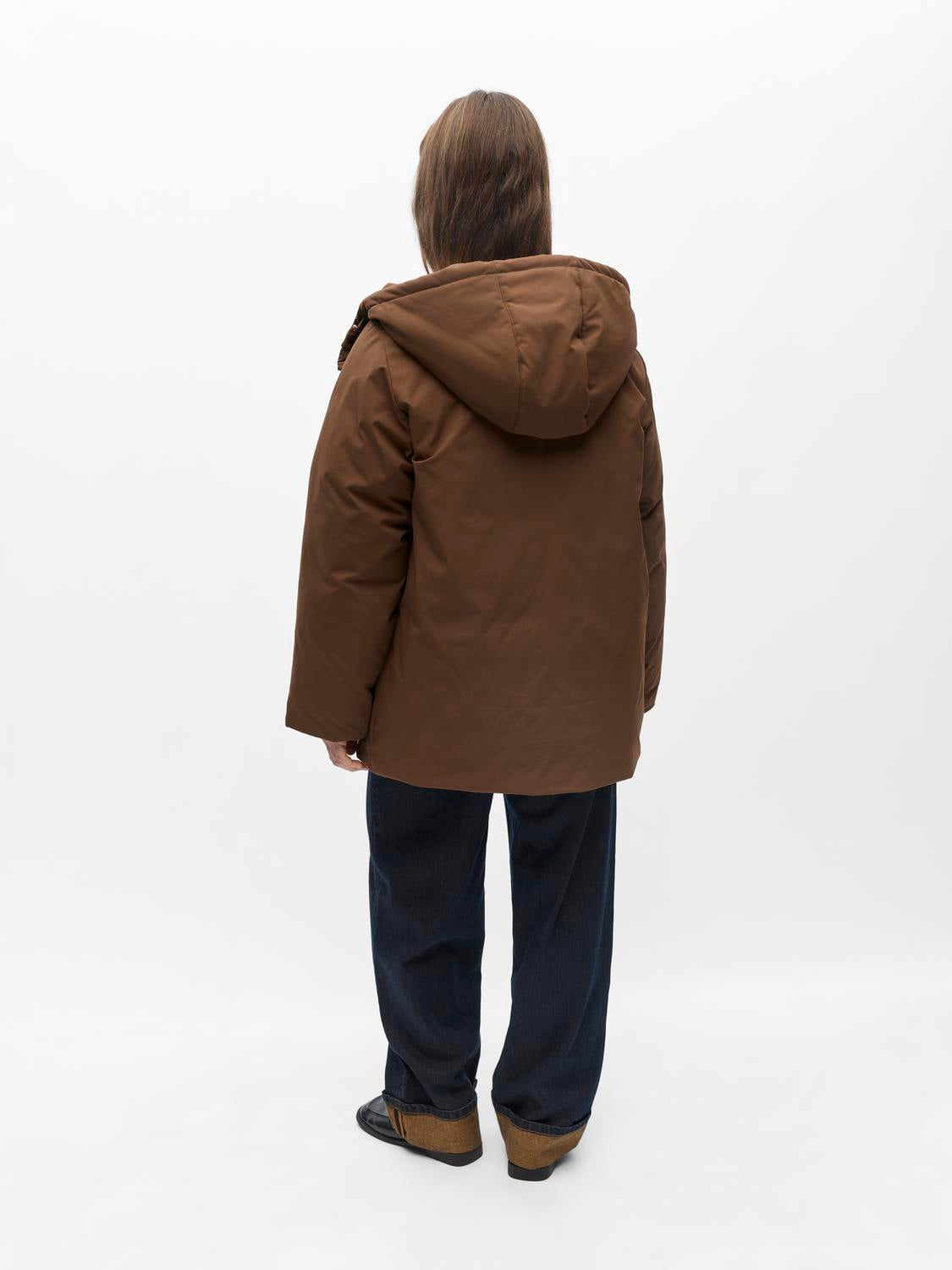 model_shot-back