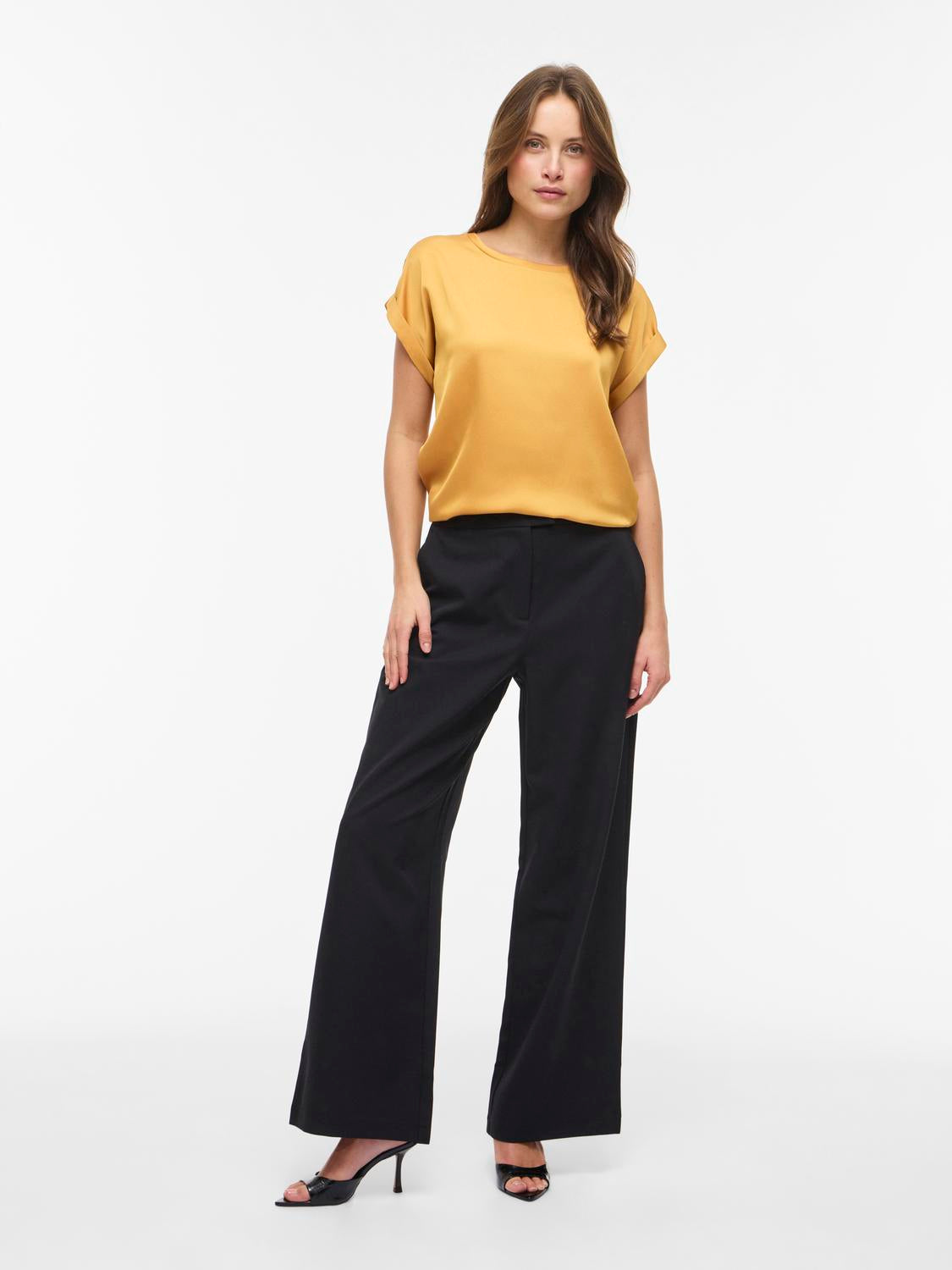 model_shot-front_full