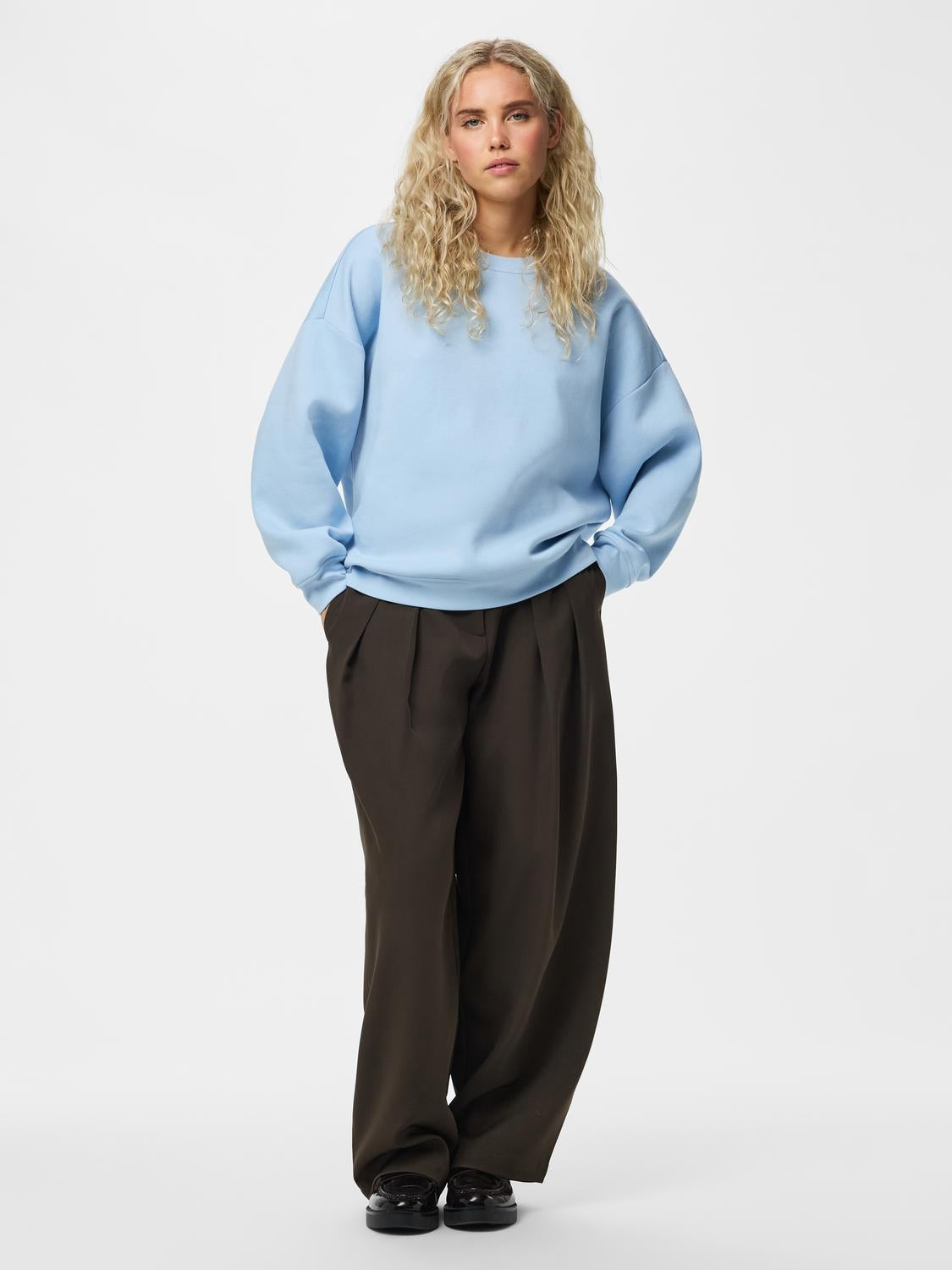 model_shot-front_full