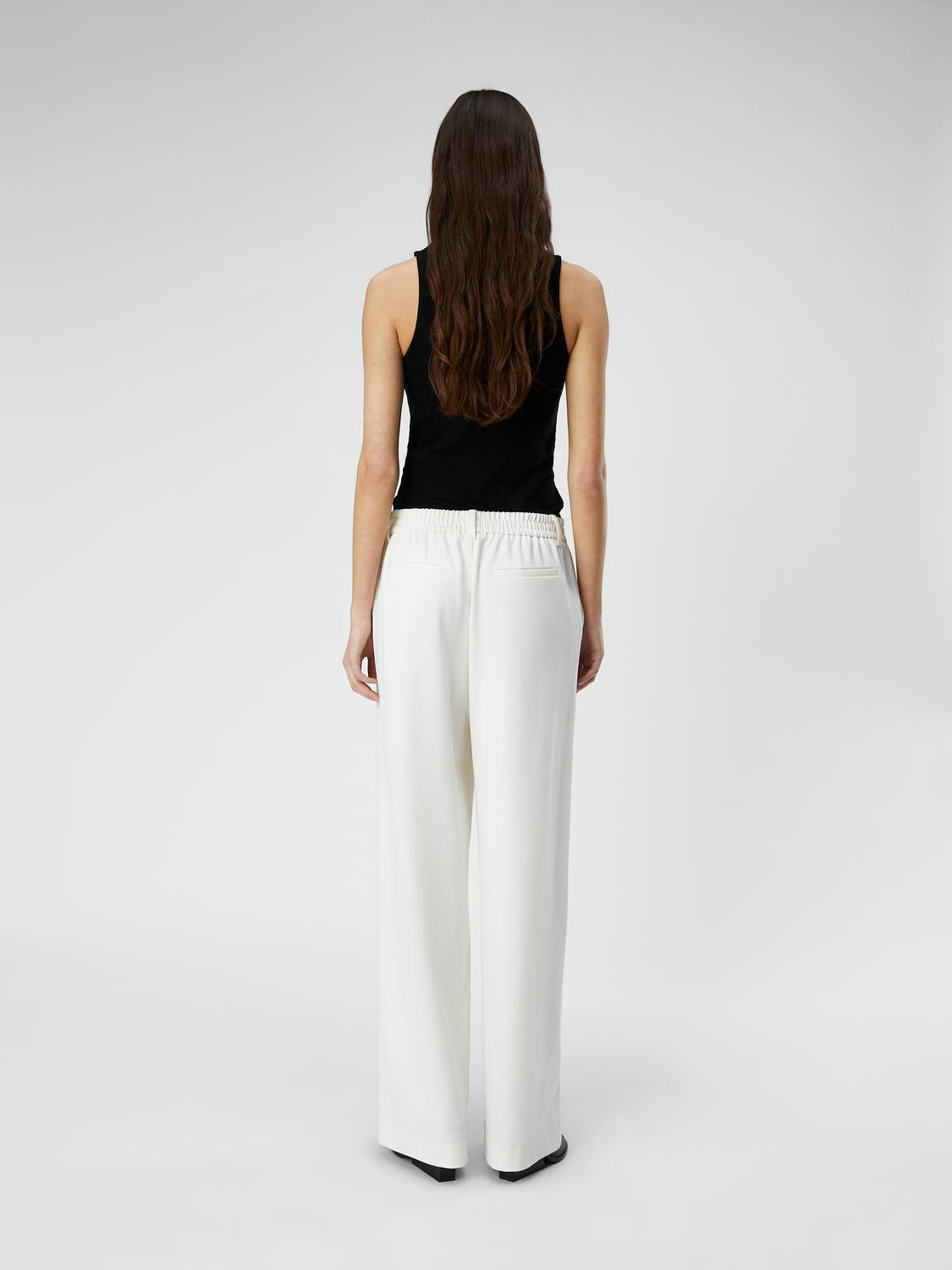 model_shot-back