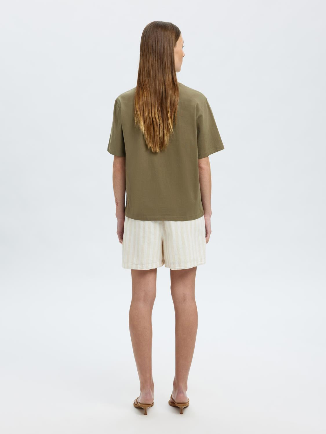 model_shot-back
