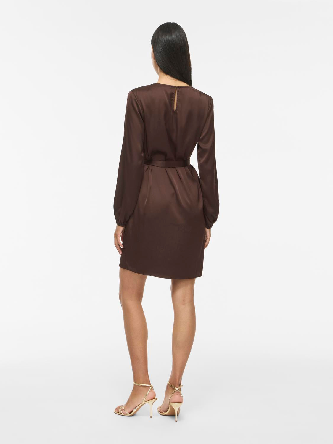 model_shot-back