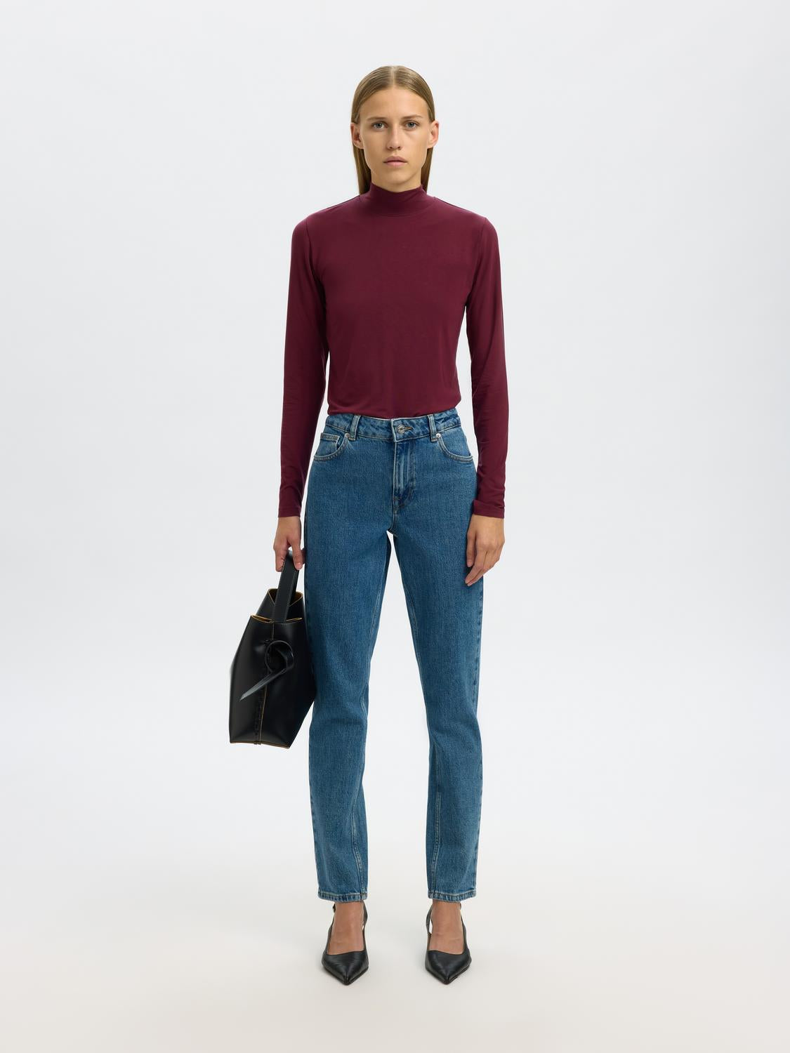 model_shot-front_full