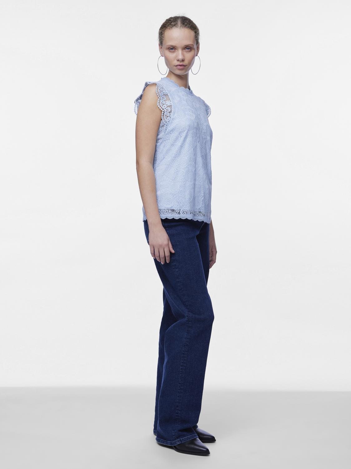 model_shot-front_full