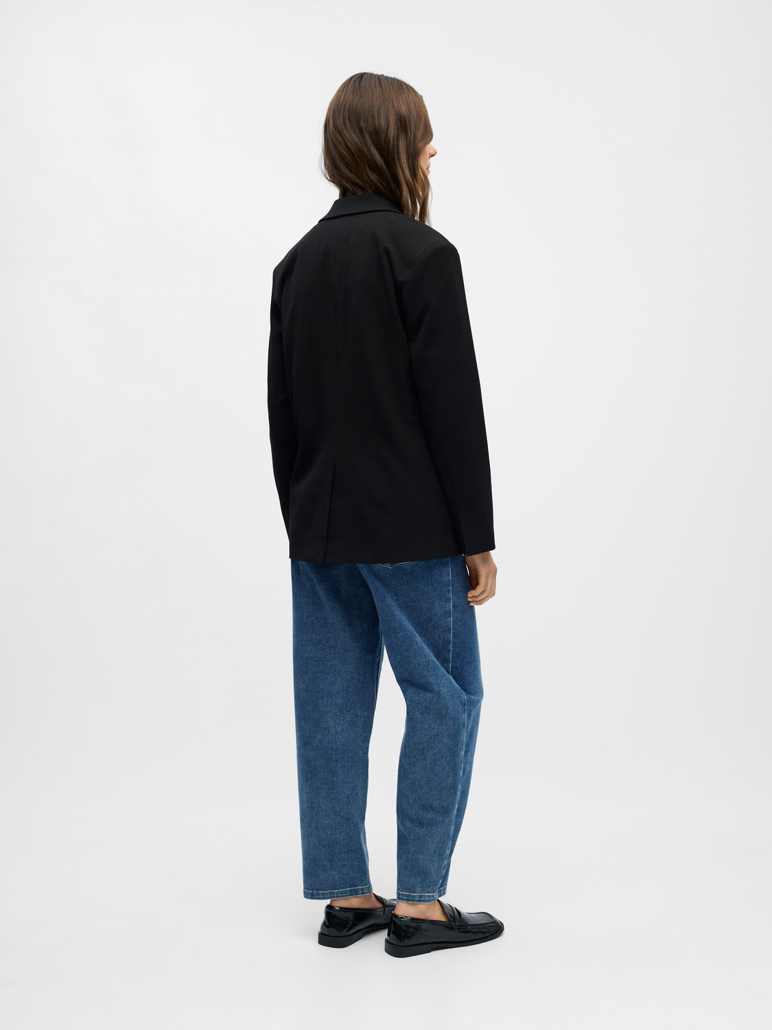 model_shot-back