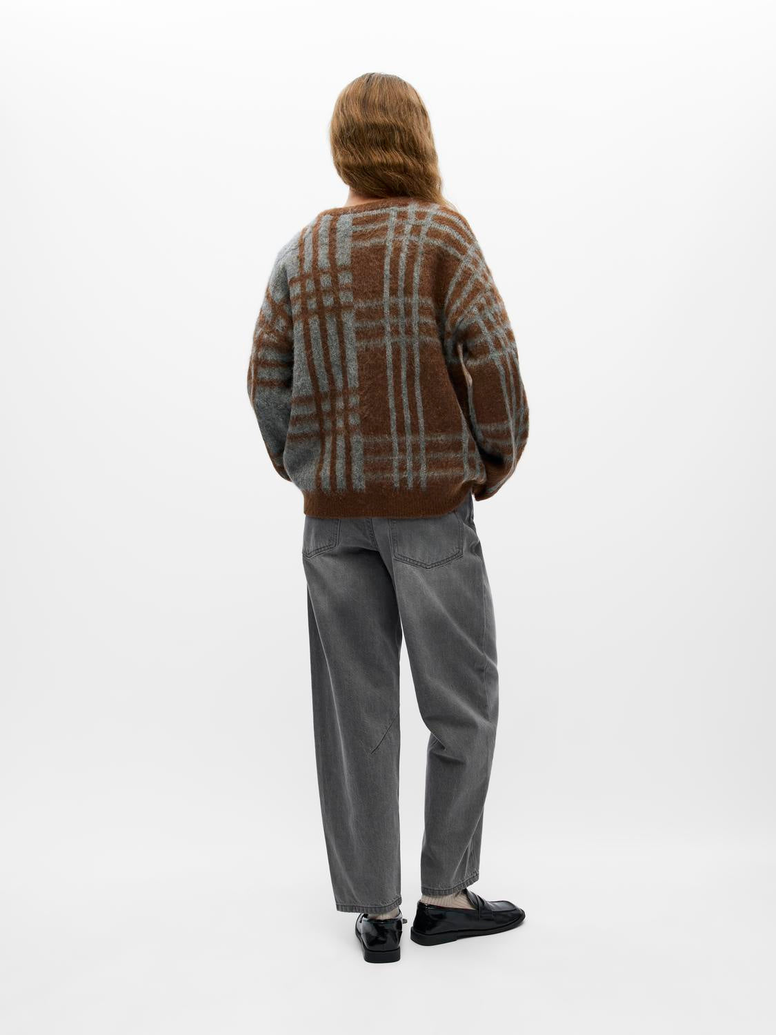 model_shot-back