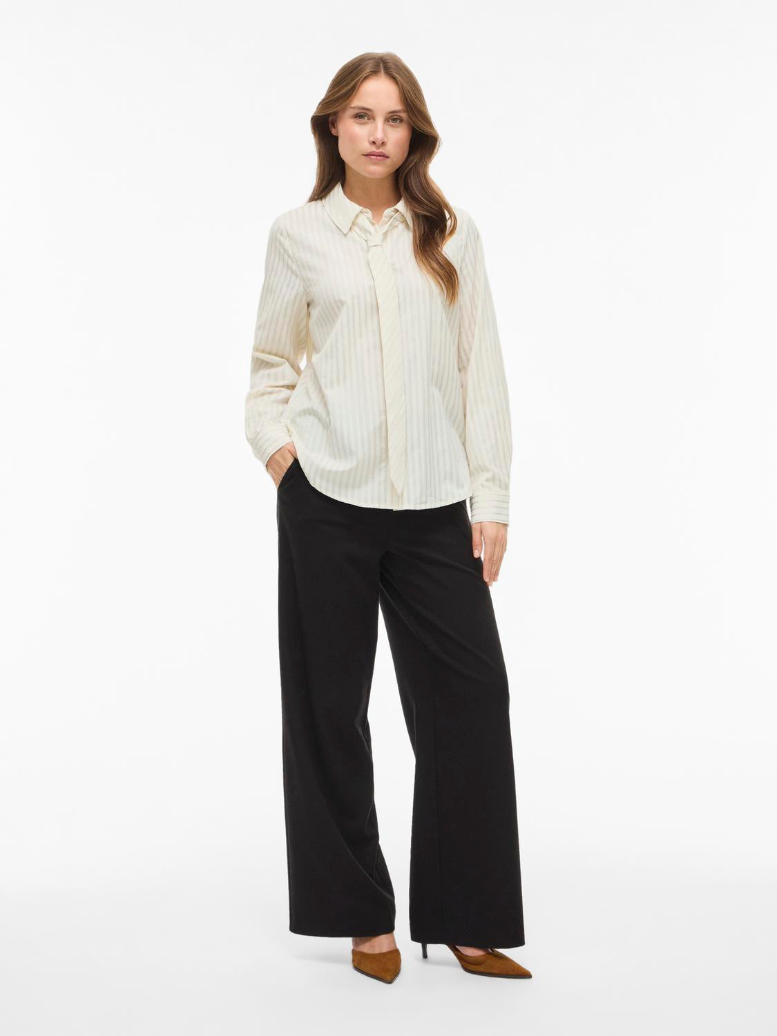 model_shot-front_full