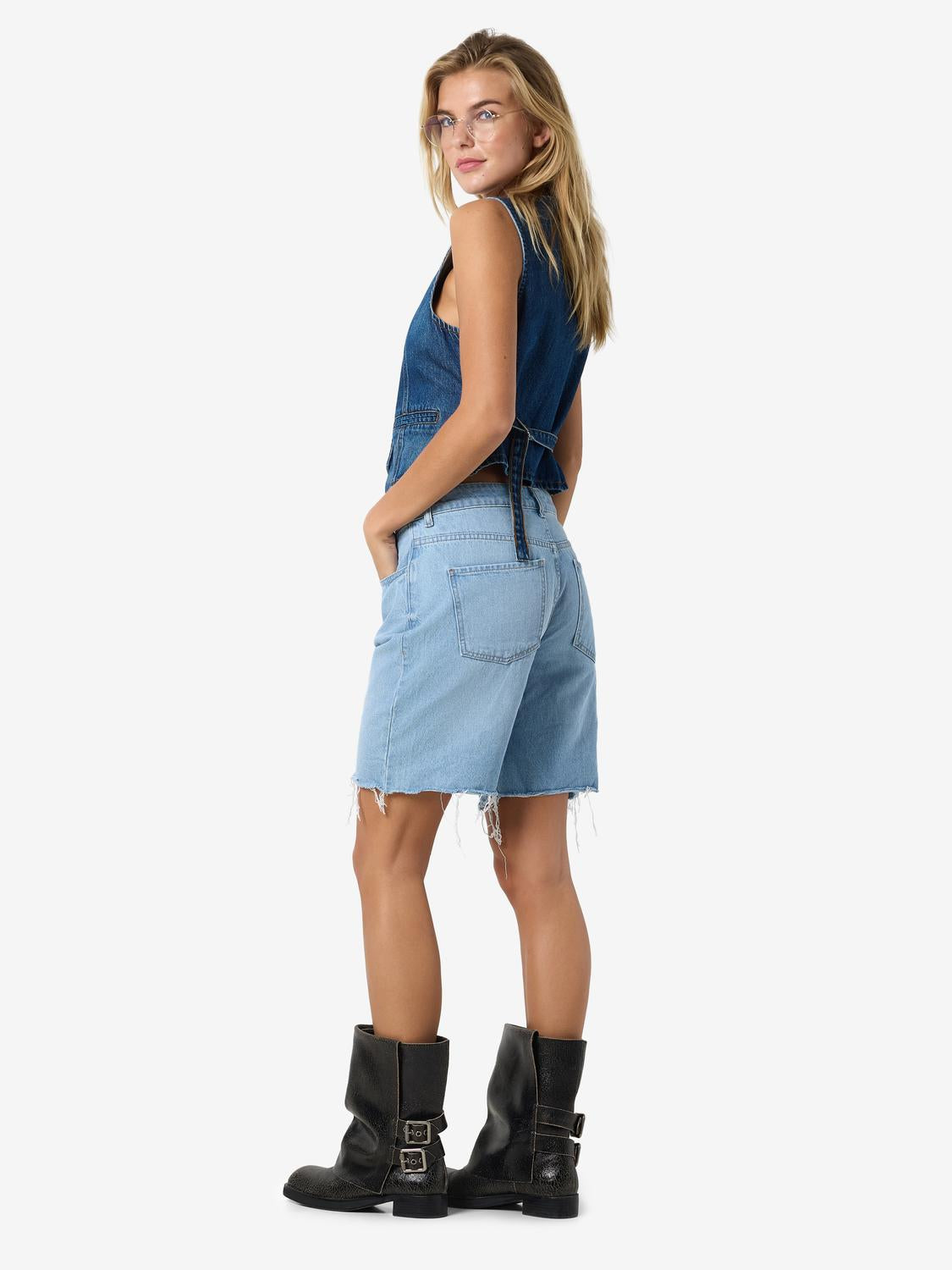 model_shot-front_full