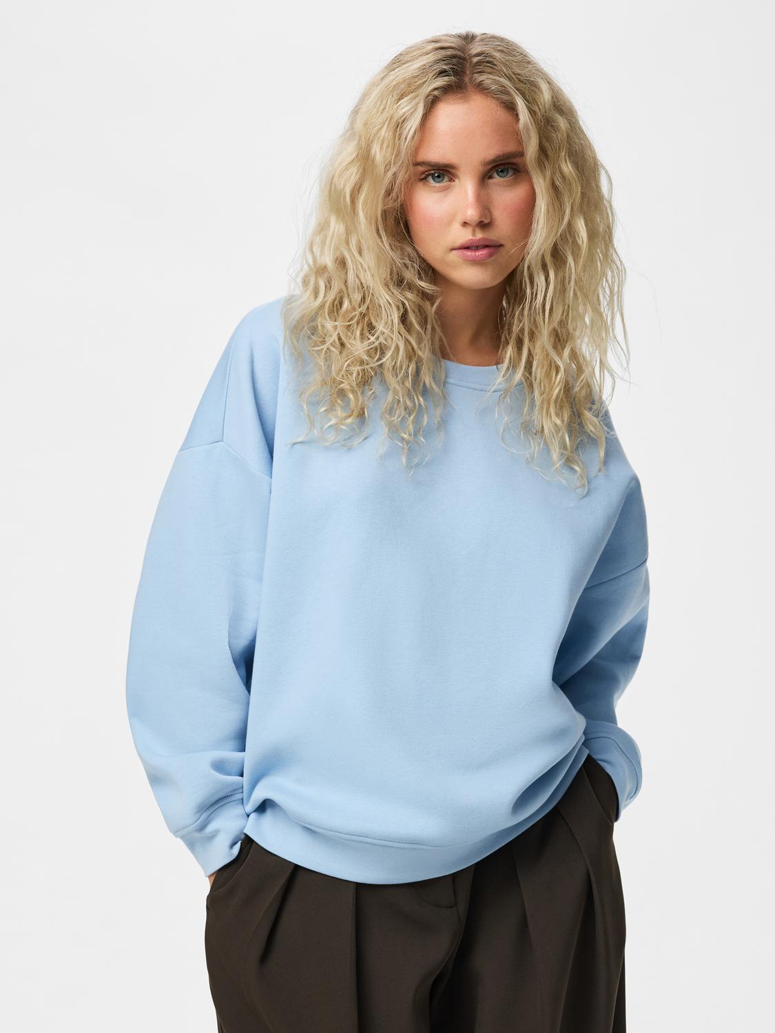 model_shot-front
