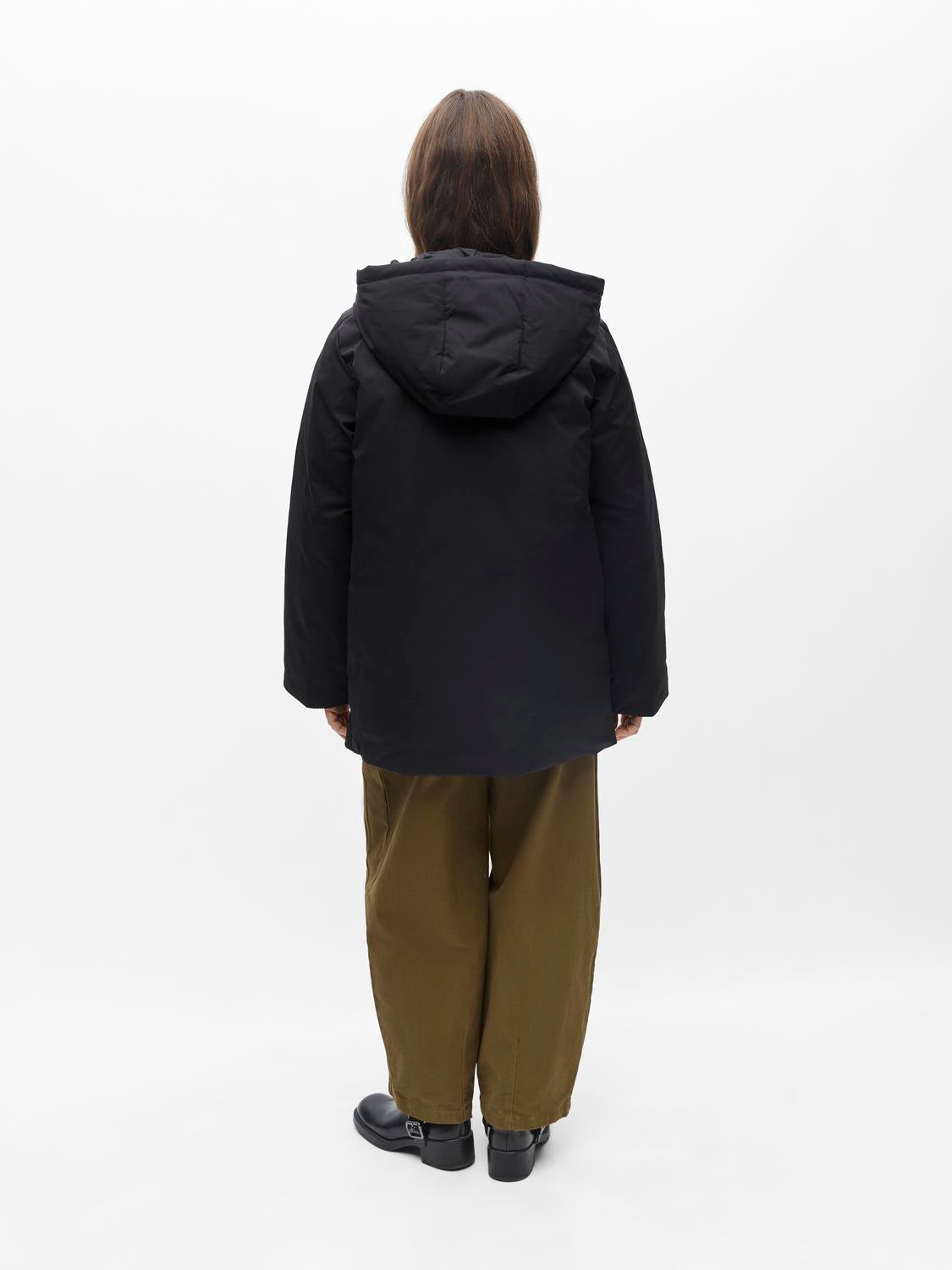 model_shot-back