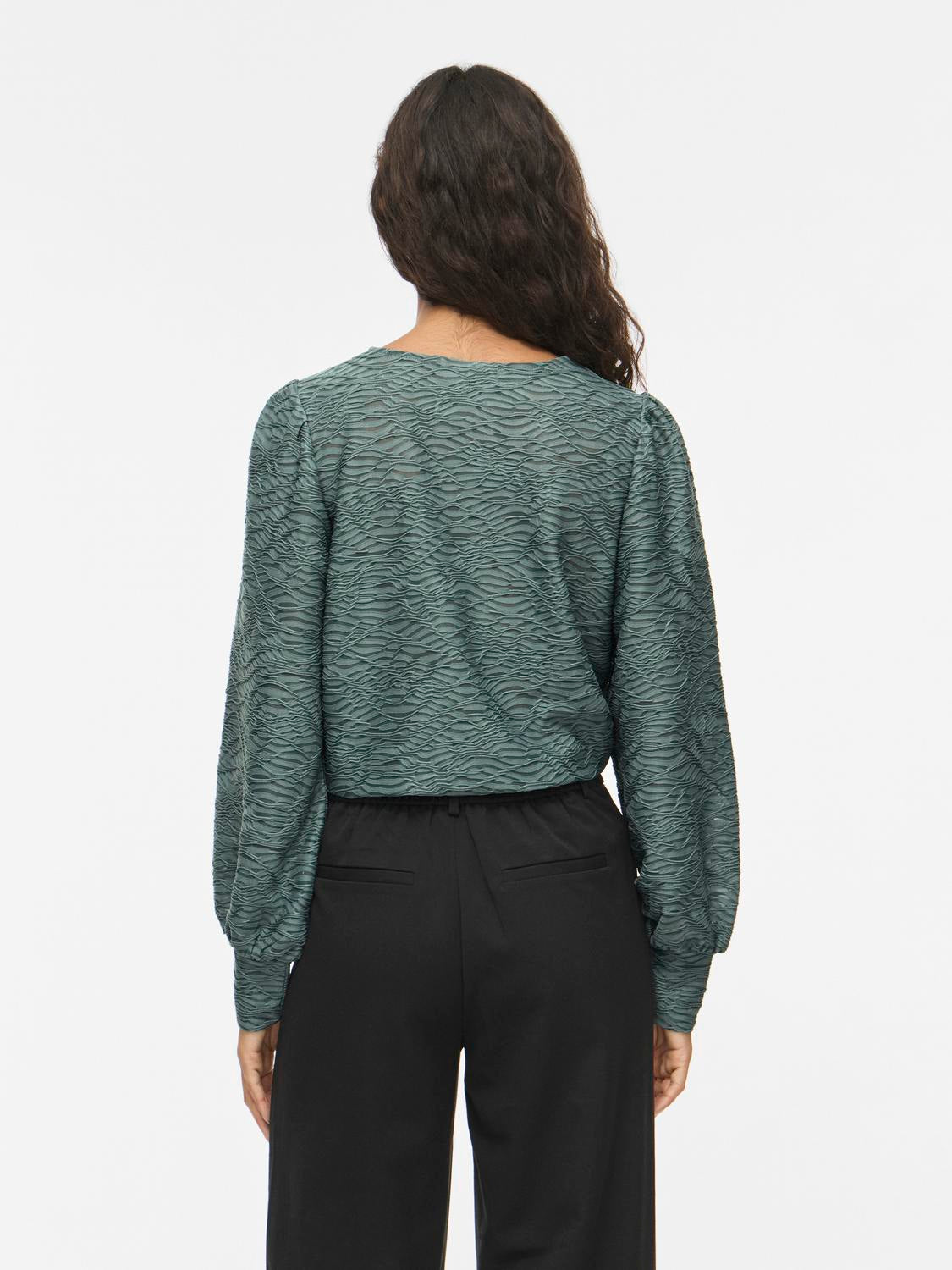model_shot-back