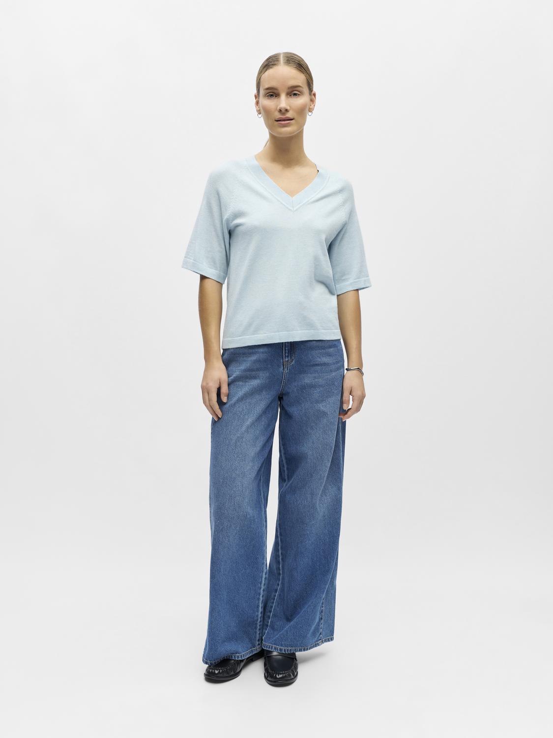 model_shot-front_full