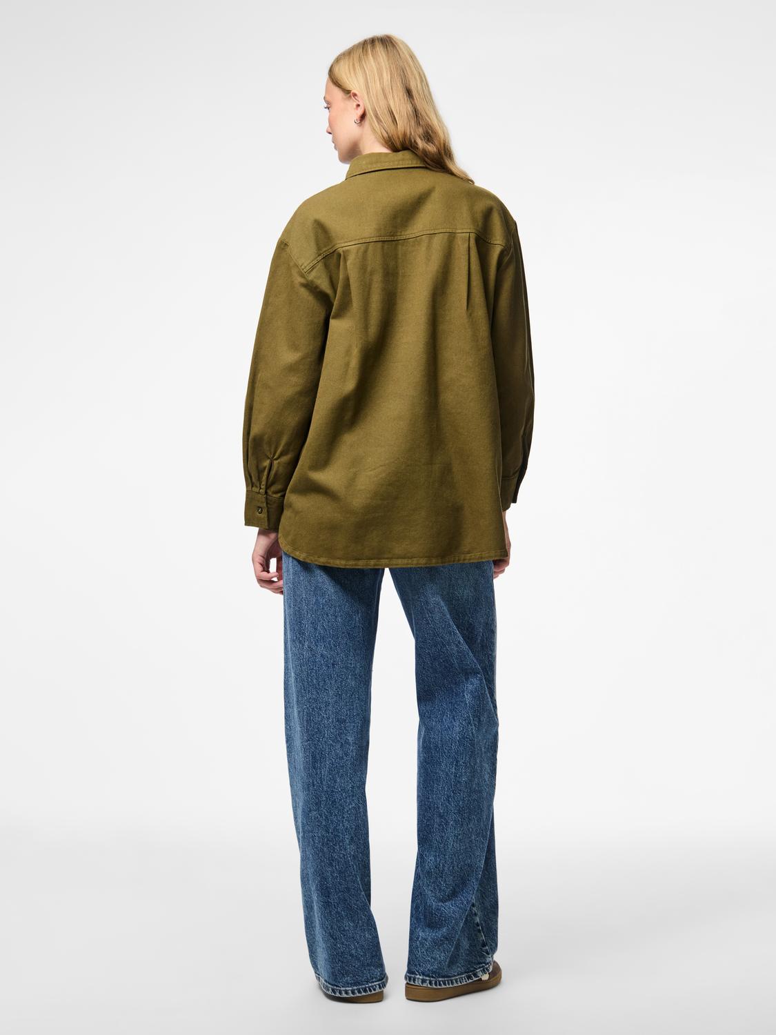 model_shot-back