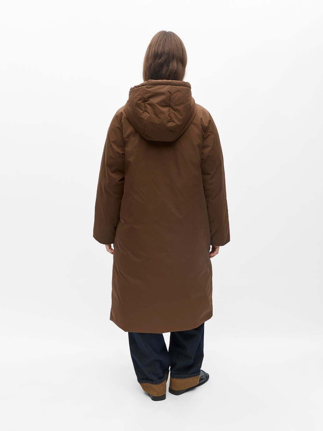 model_shot-back
