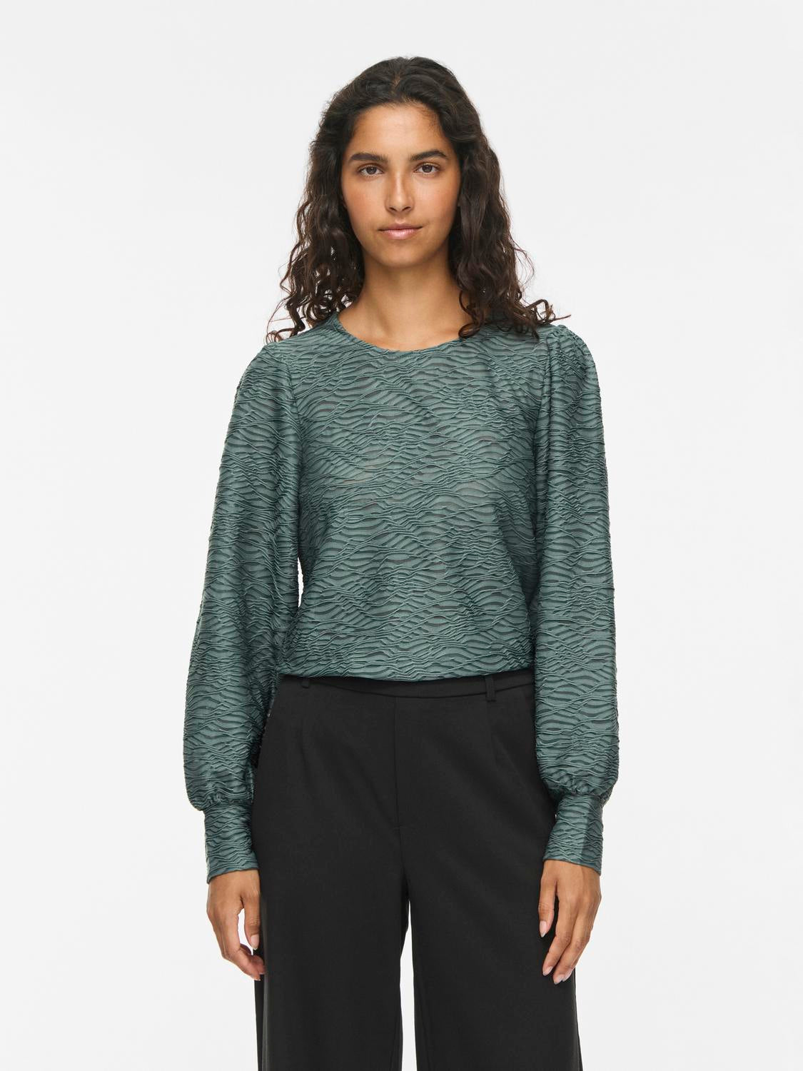 model_shot-front