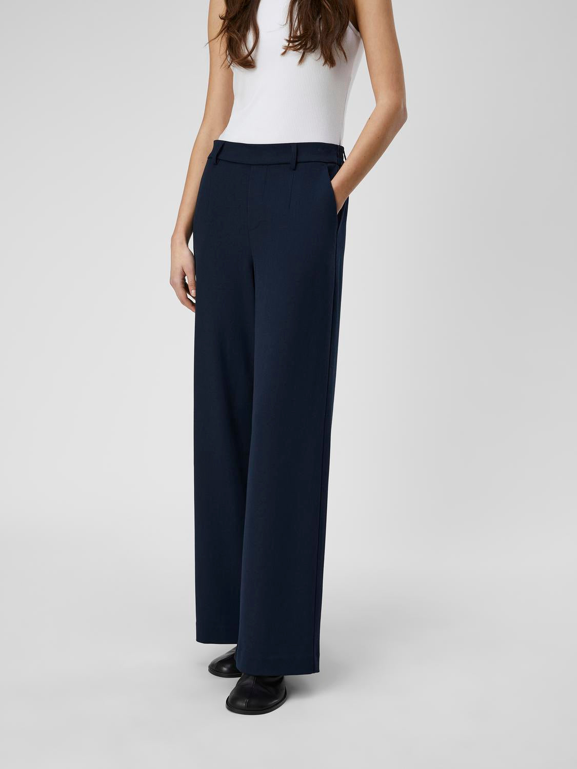 model_shot-front