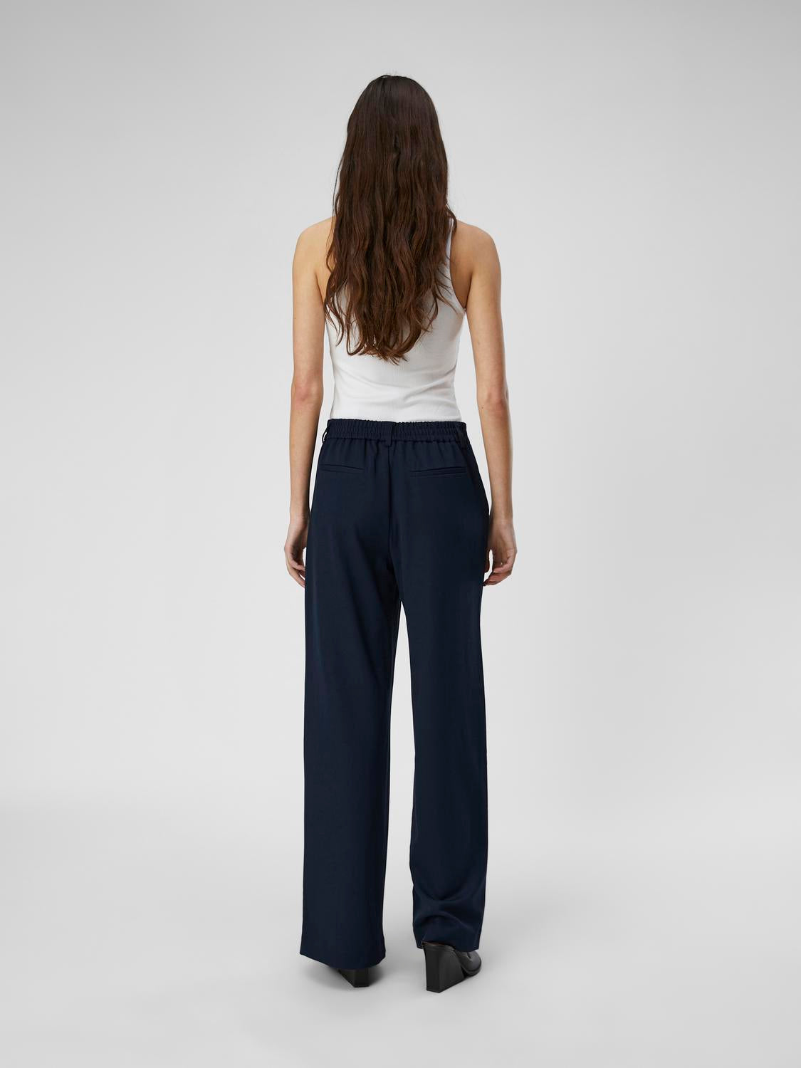 model_shot-back
