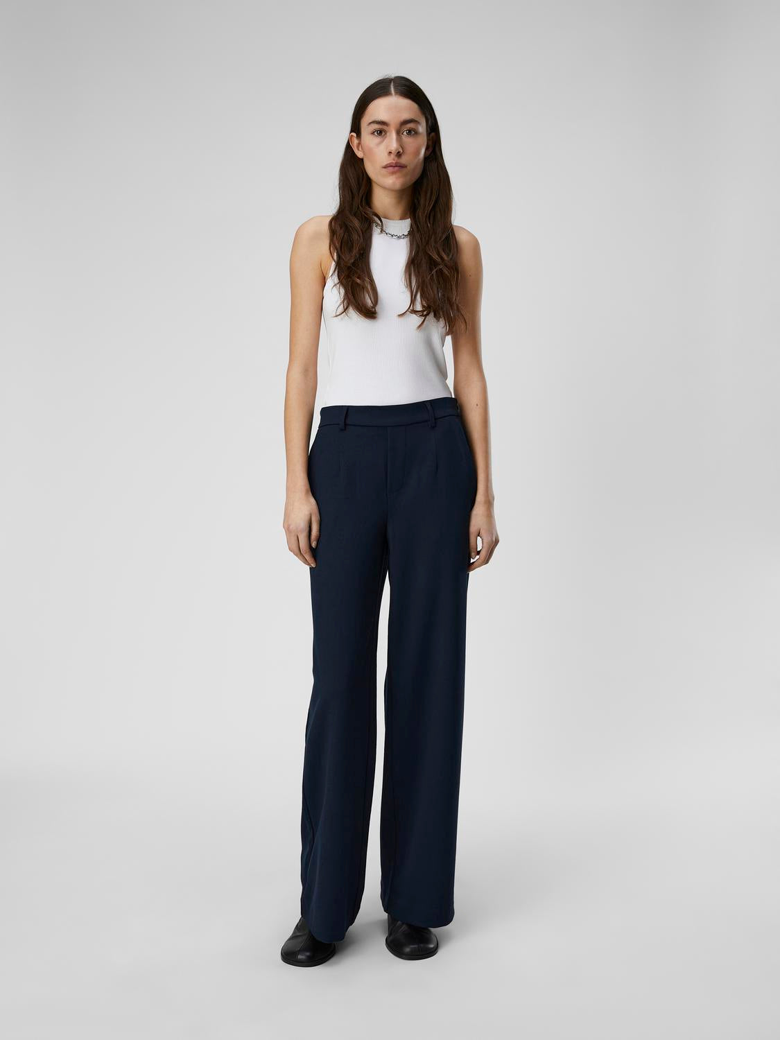 model_shot-front_full