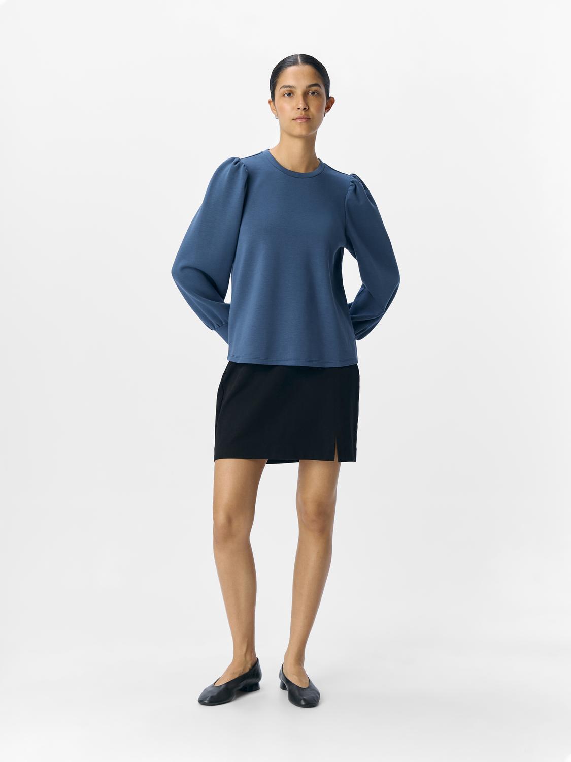 model_shot-front_full