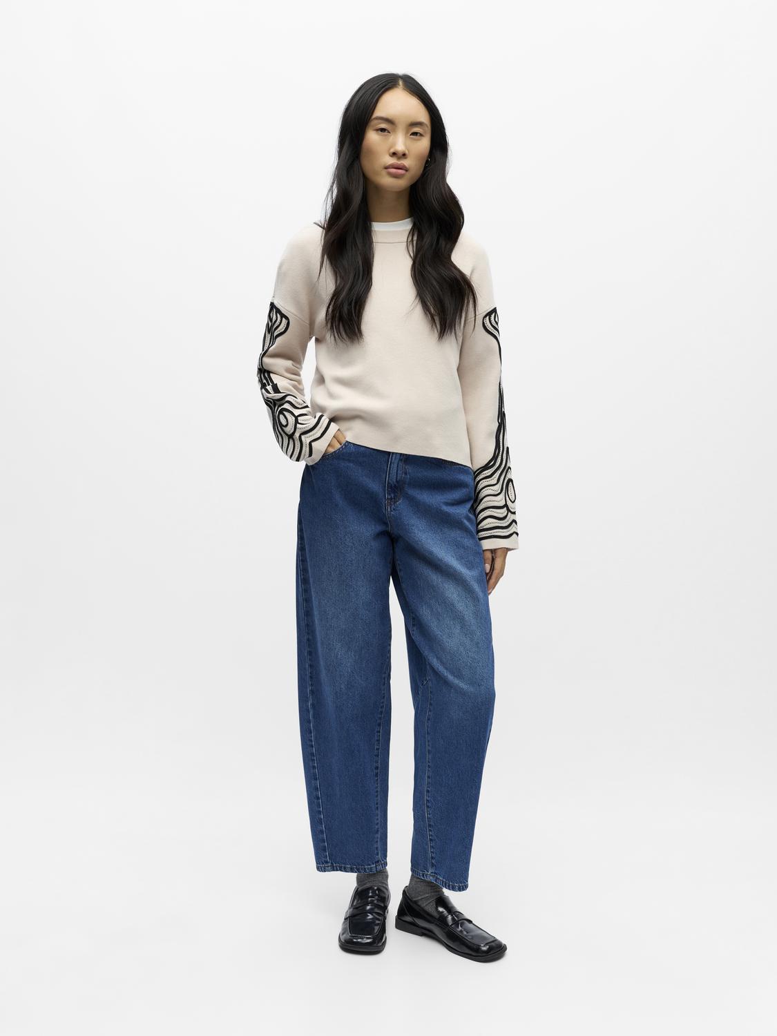 model_shot-front_full