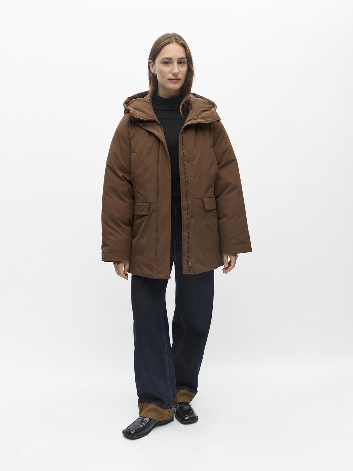 model_shot-front_full