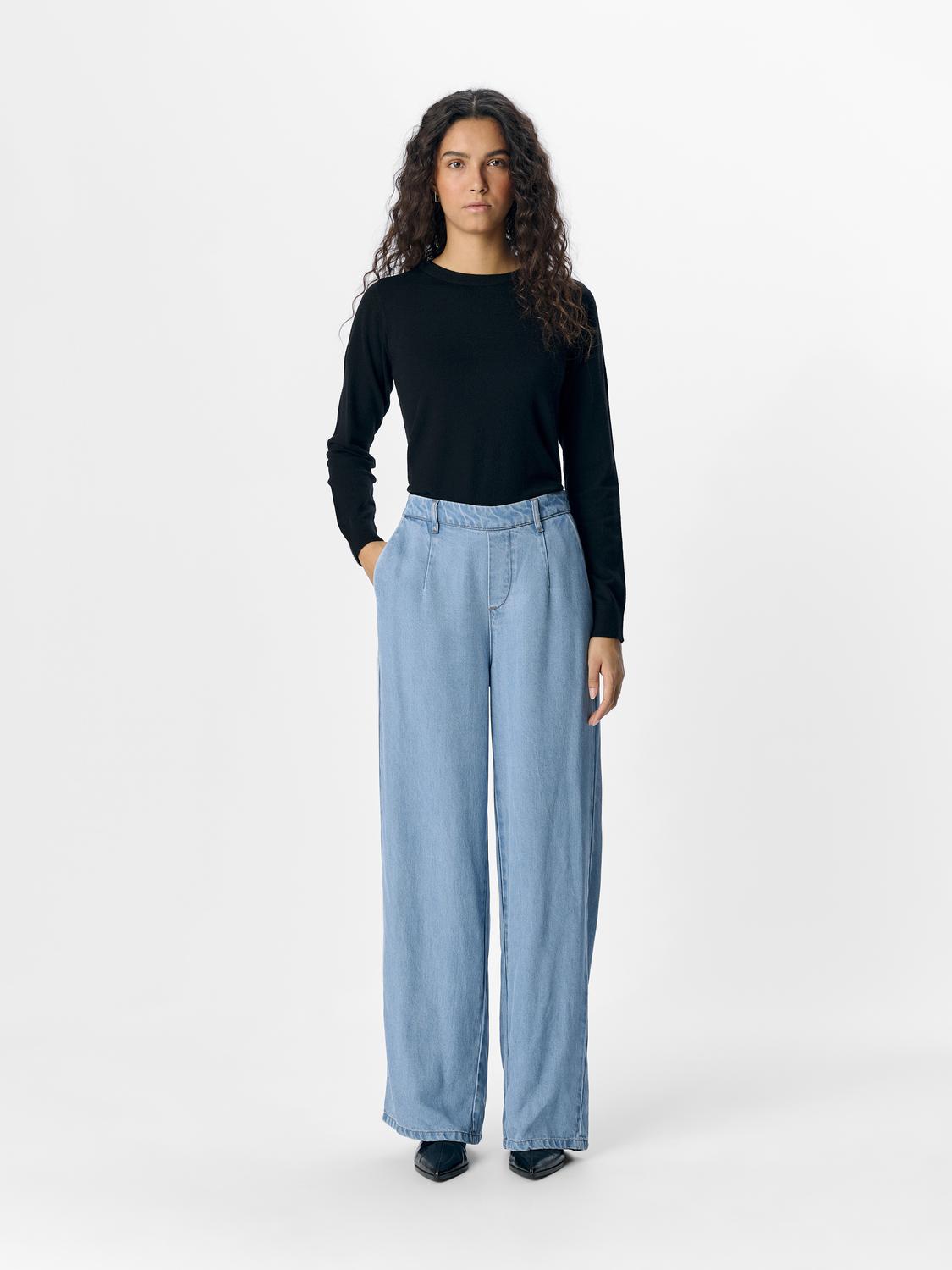 model_shot-front_full