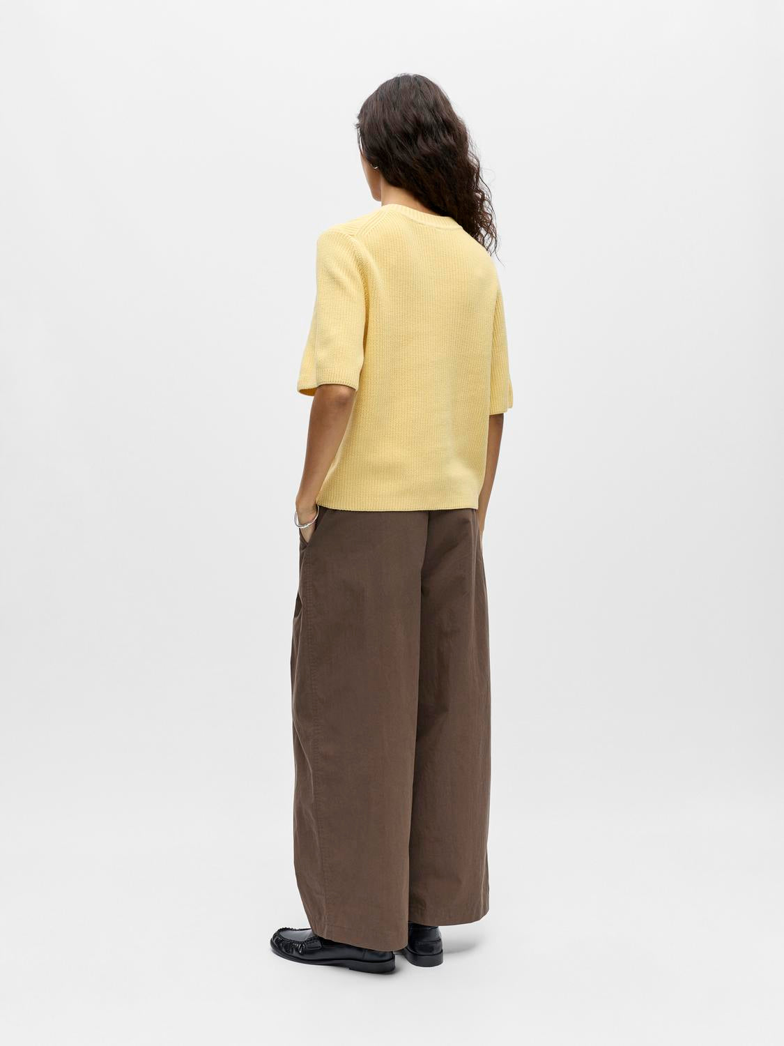 model_shot-back