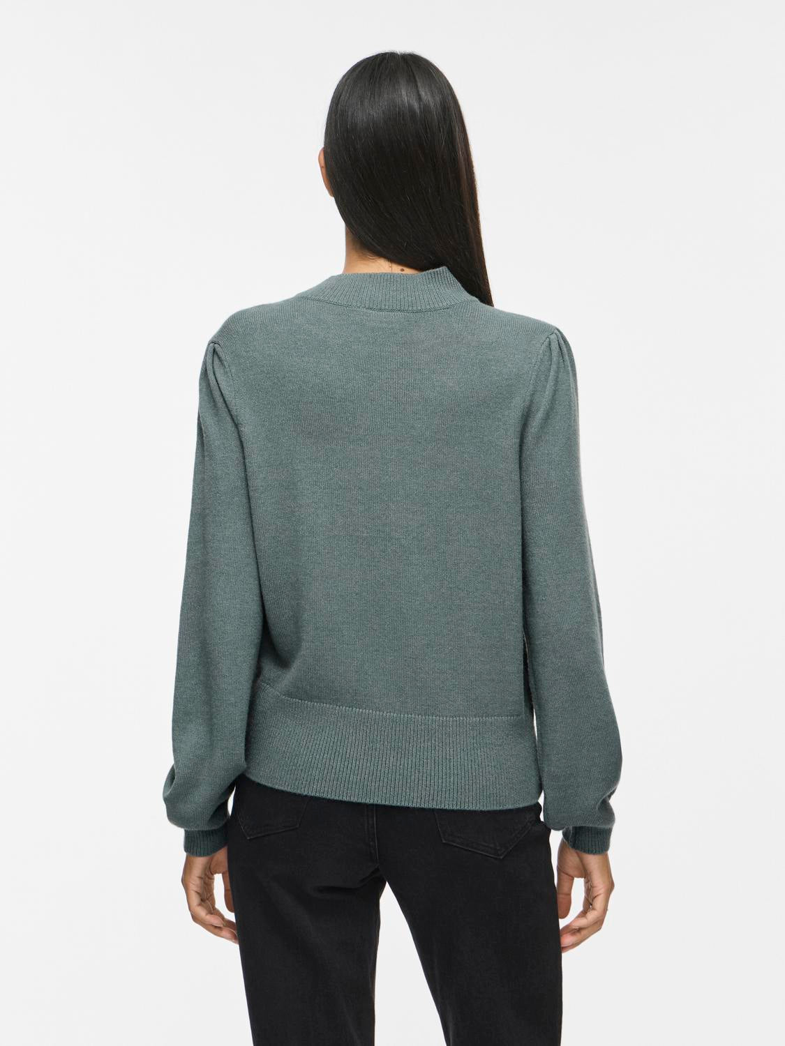model_shot-back