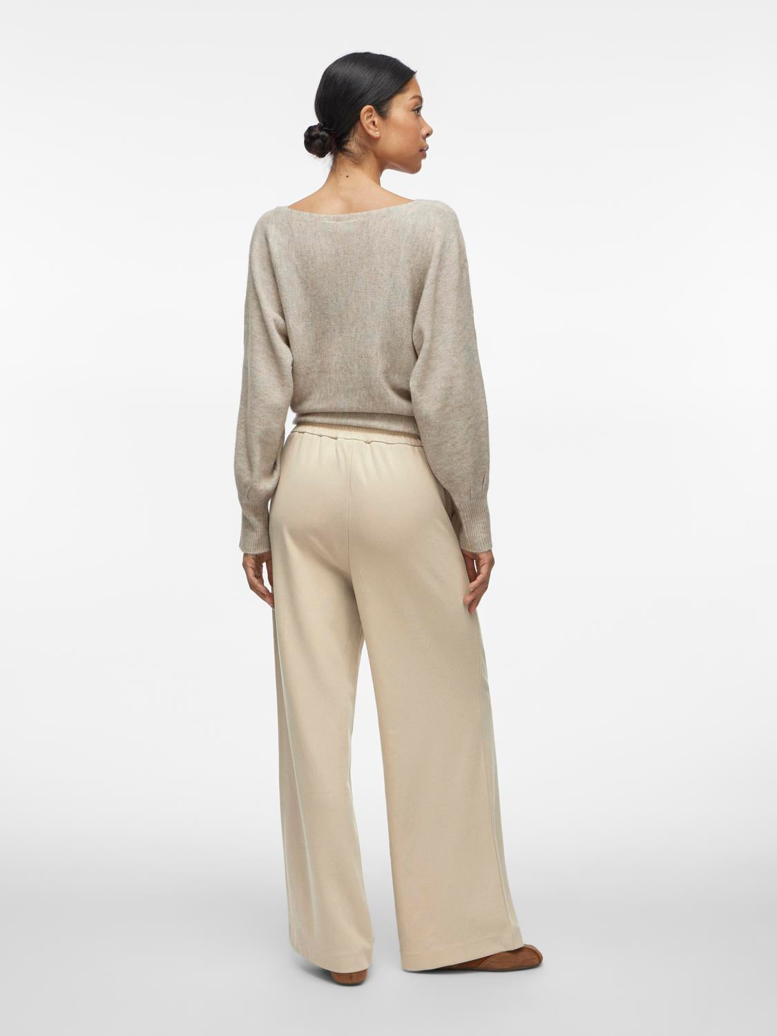 model_shot-back
