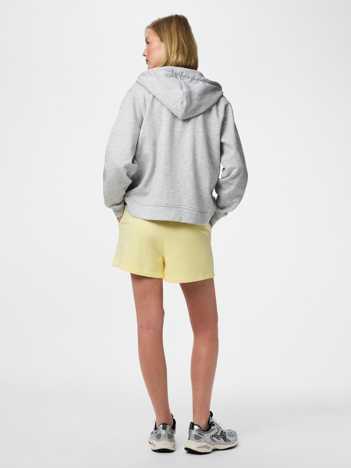 model_shot-back