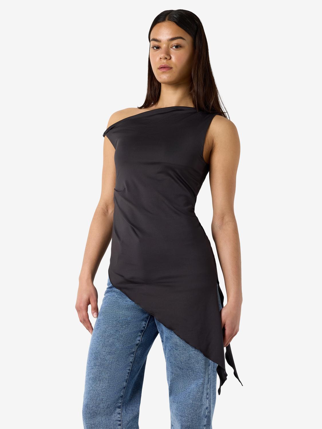 model_shot-front