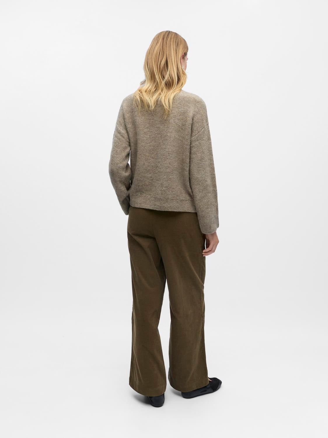 model_shot-back