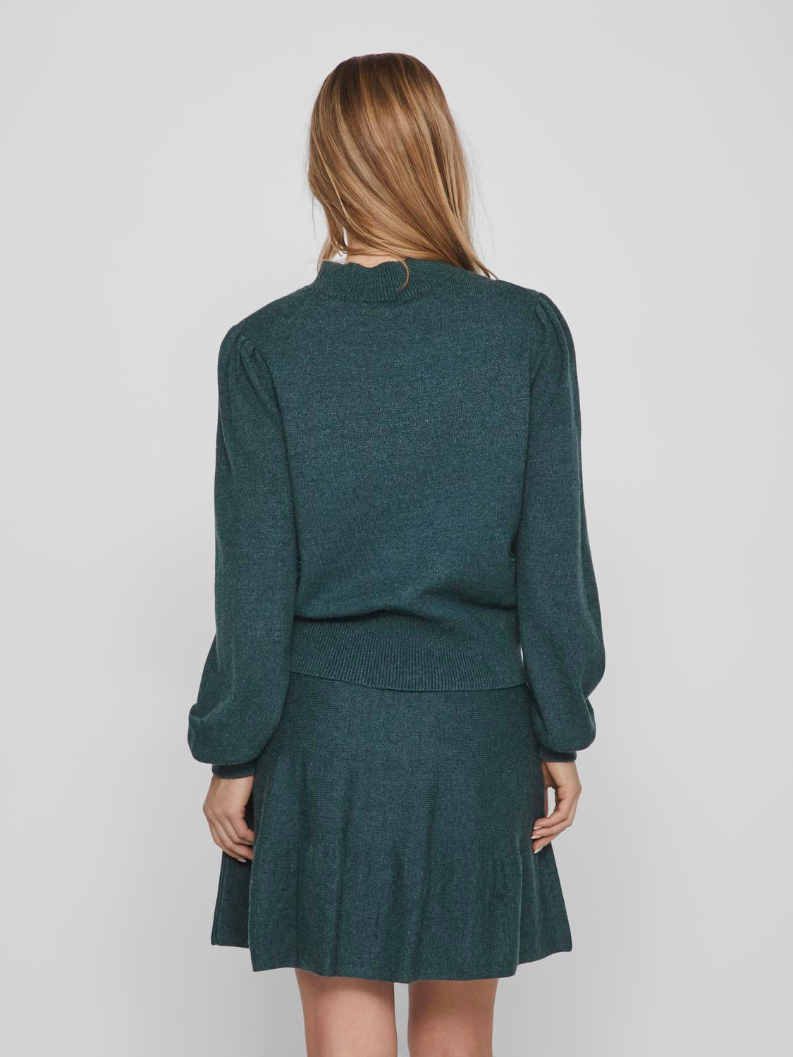 model_shot-back