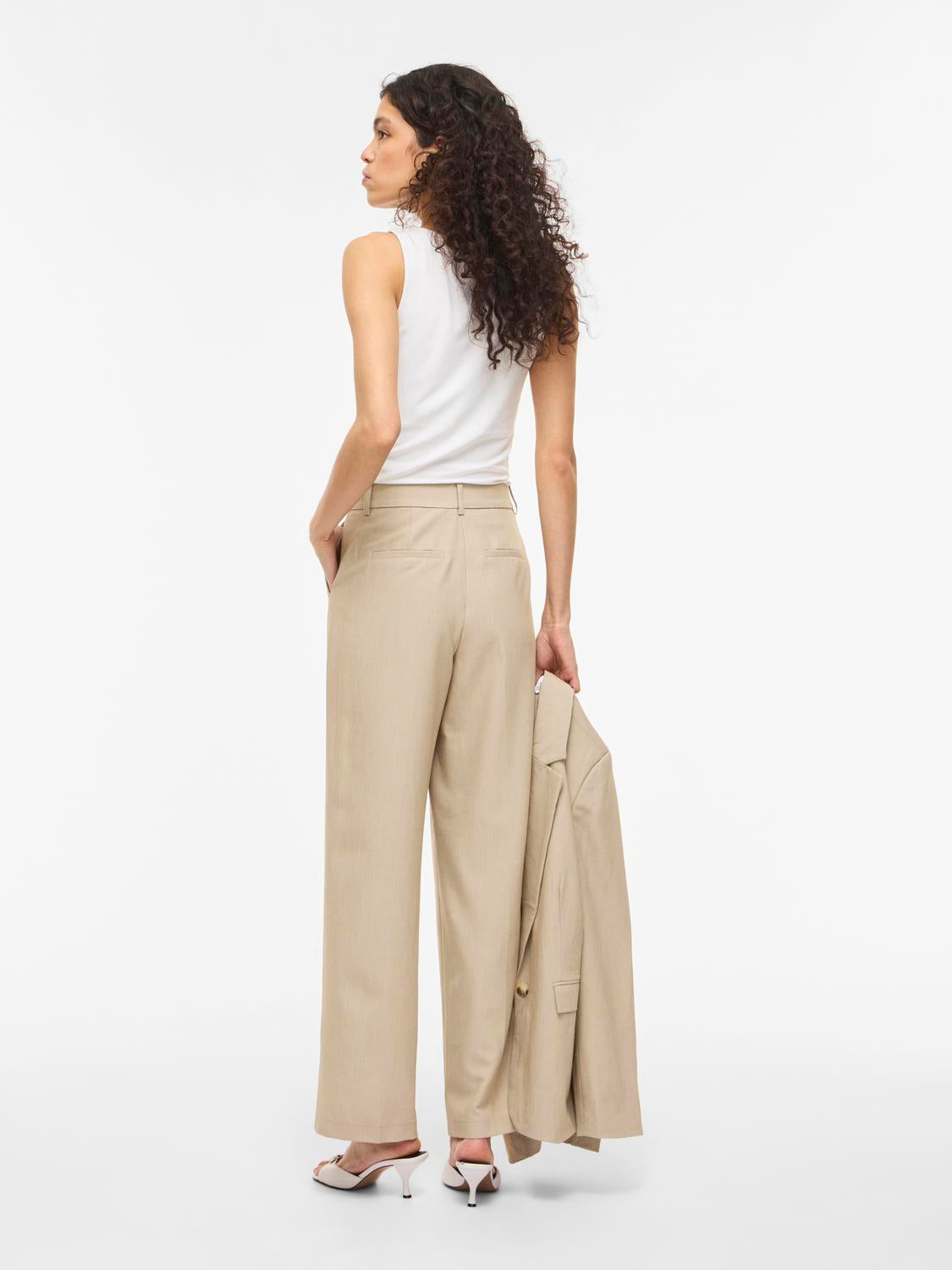 model_shot-back