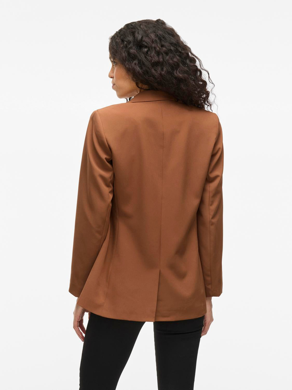 model_shot-back